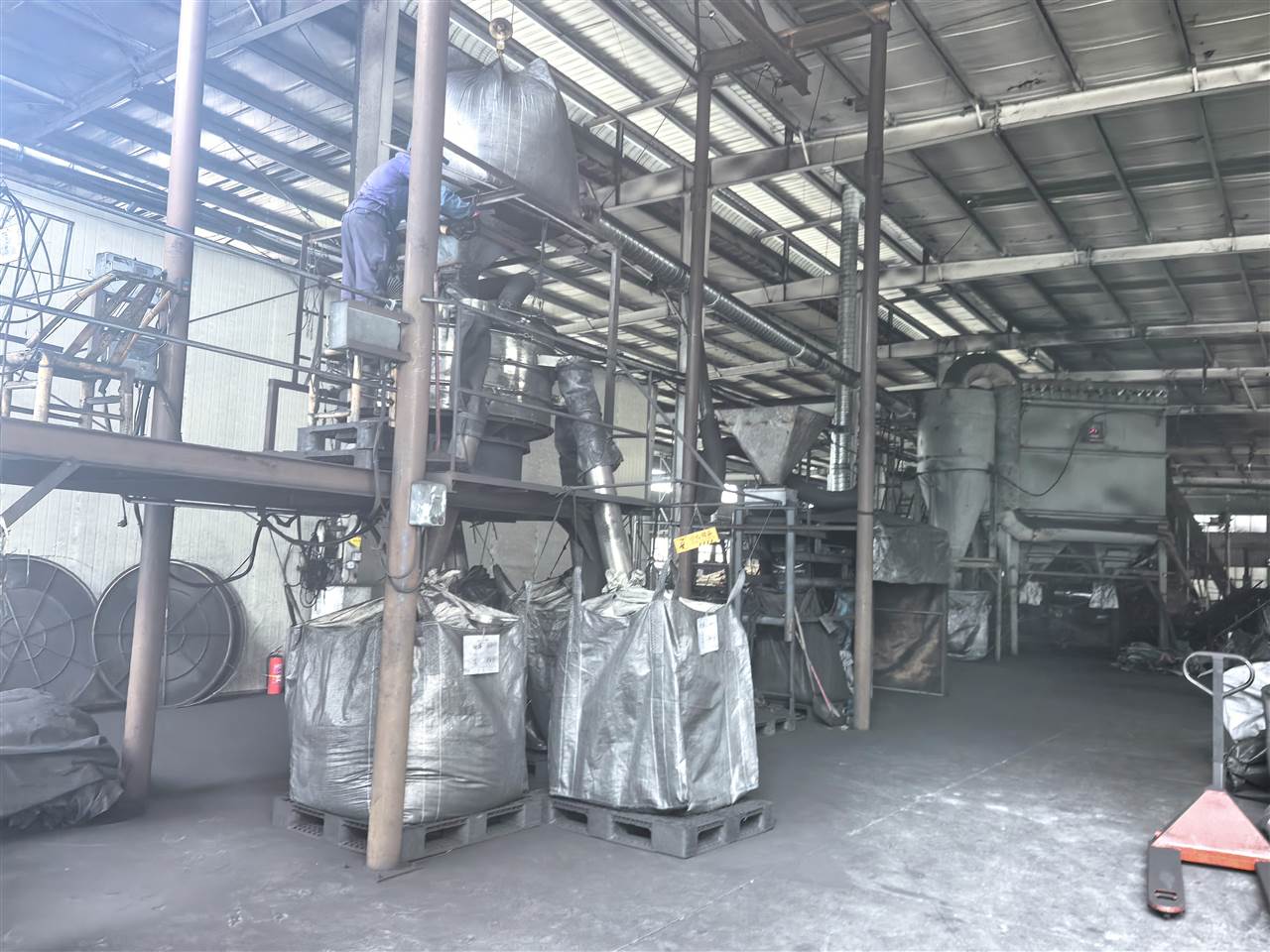 Production and finishing equipment at YELI factory